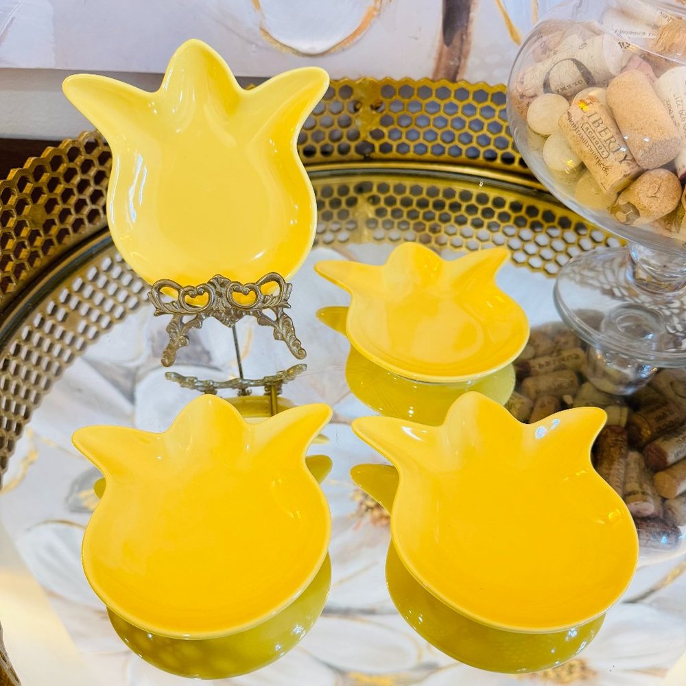 4 Chantal Yellow Tulip Shaped Bakeware Appetizer Dessert Plates Easter Spring